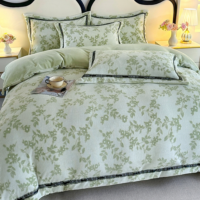 91家纺网 家纺一手货源 找家纺 畅畅家纺 2025新款高克重织带款冬季保暖牛奶绒雕花床单四件套 枫叶-绿