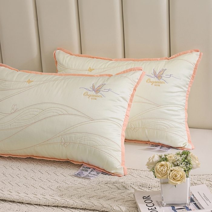 91家纺网 家纺一手货源 找家纺 锦鲤枕芯 2025新款A类母婴级蚕丝蛋白多倍养肤枕芯酒店护颈抗菌防螨枕头 米色 600g【低枕】