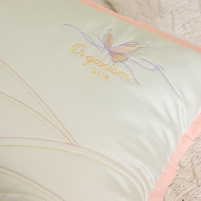 91家纺网 家纺一手货源 找家纺 锦鲤枕芯 2025新款A类母婴级蚕丝蛋白多倍养肤枕芯酒店护颈抗菌防螨枕头 米色 600g【低枕】