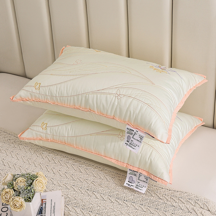 91家纺网 家纺一手货源 找家纺 锦鲤枕芯 2025新款A类母婴级蚕丝蛋白多倍养肤枕芯酒店护颈抗菌防螨枕头 米色 600g【低枕】