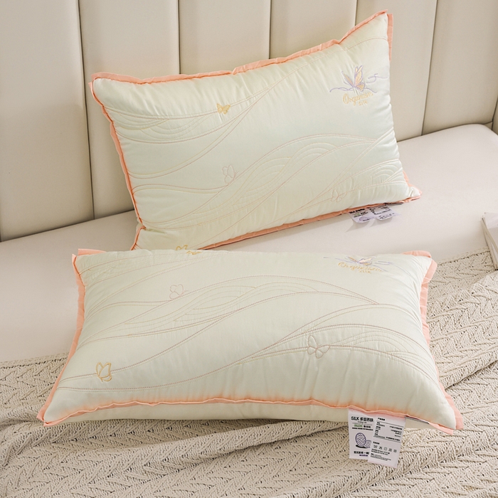 91家纺网 家纺一手货源 找家纺 锦鲤枕芯 2025新款A类母婴级蚕丝蛋白多倍养肤枕芯酒店护颈抗菌防螨枕头 米色 600g【低枕】