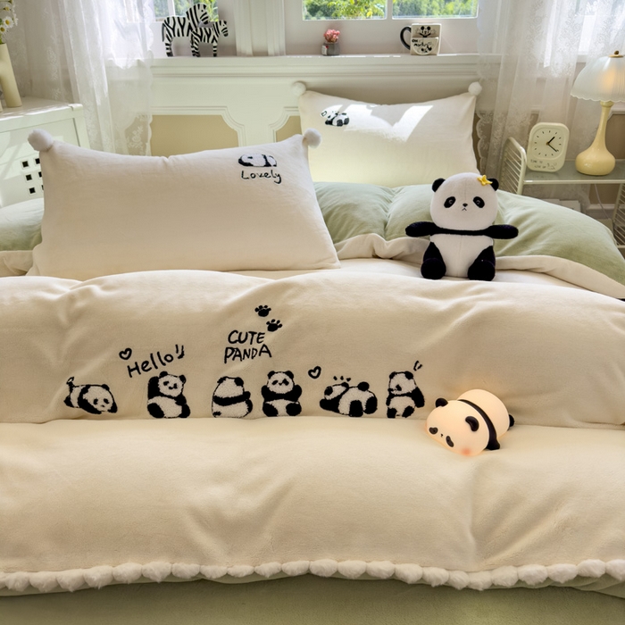 91家纺网 家纺一手货源 找家纺 席世家 2025新款230g全工艺牛奶绒毛球毛巾绣四件套 欢乐熊猫