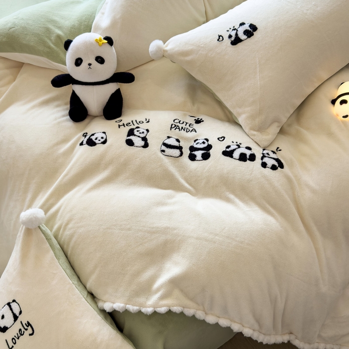 91家纺网 家纺一手货源 找家纺 席世家 2025新款230g全工艺牛奶绒毛球毛巾绣四件套 欢乐熊猫