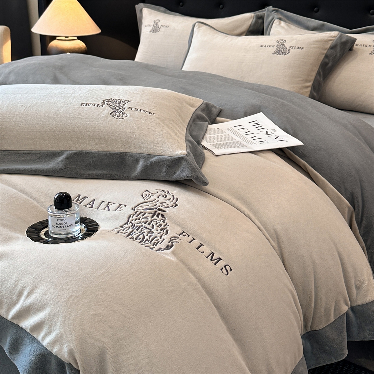 91家纺网 家纺一手货源 找家纺 笙意家纺 2025新款A类牛奶绒加厚卡通刺绣四件套-旺仔 旺仔-山灰+中灰