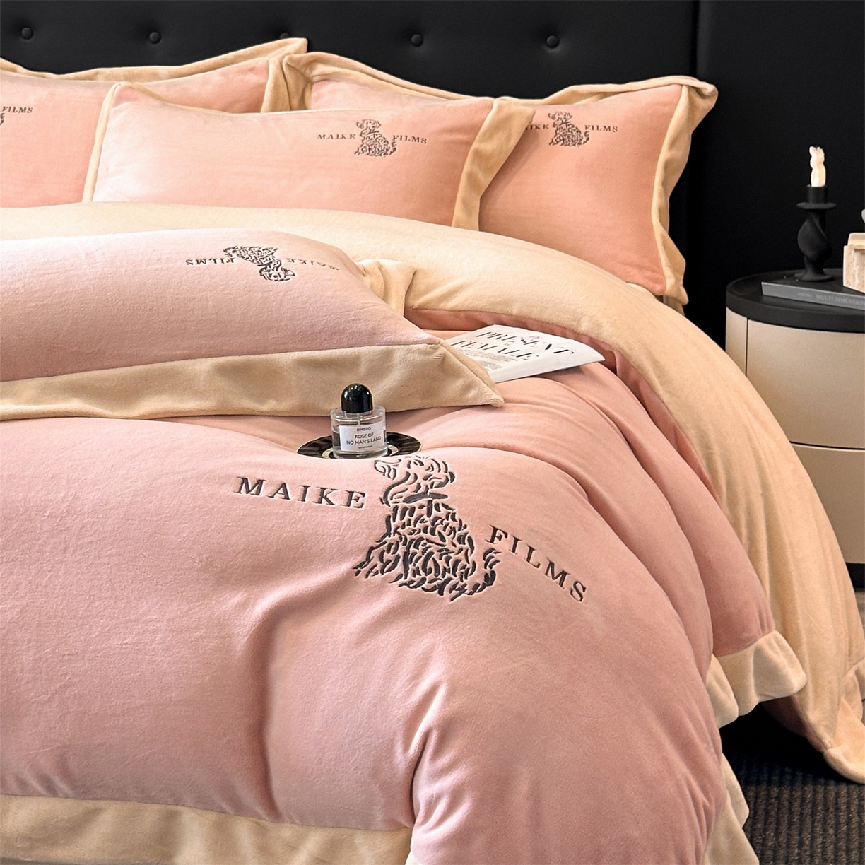 91家纺网 家纺一手货源 找家纺 笙意家纺 2025新款A类牛奶绒加厚卡通刺绣四件套-旺仔 旺仔-可可粉+香槟