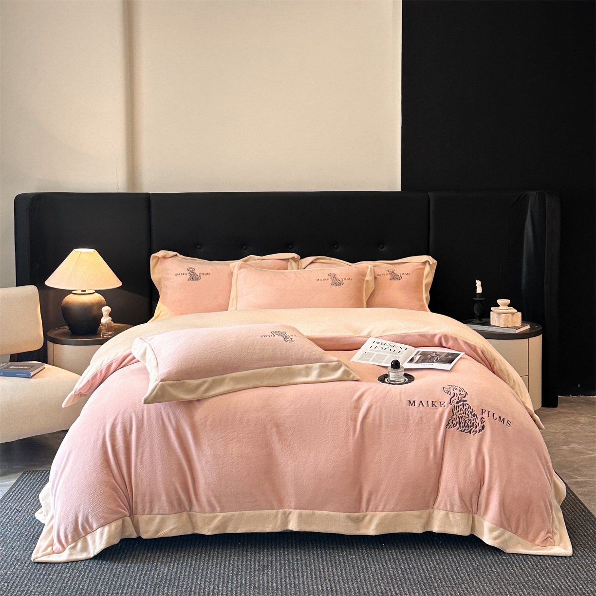 91家纺网 家纺一手货源 找家纺 笙意家纺 2025新款A类牛奶绒加厚卡通刺绣四件套-旺仔 旺仔-可可粉+香槟