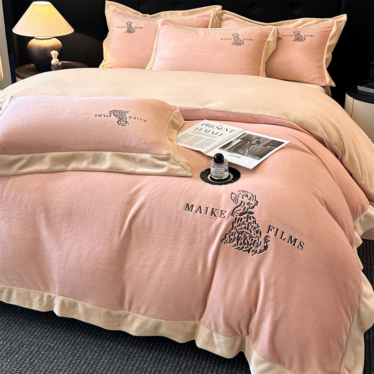 91家纺网 家纺一手货源 找家纺 笙意家纺 2025新款A类牛奶绒加厚卡通刺绣四件套-旺仔 旺仔-可可粉+香槟