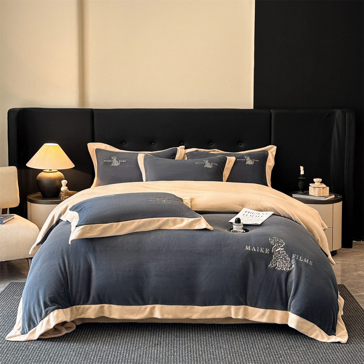 91家纺网 家纺一手货源 找家纺 笙意家纺 2025新款A类牛奶绒加厚卡通刺绣四件套-旺仔 旺仔-绅士灰+香槟