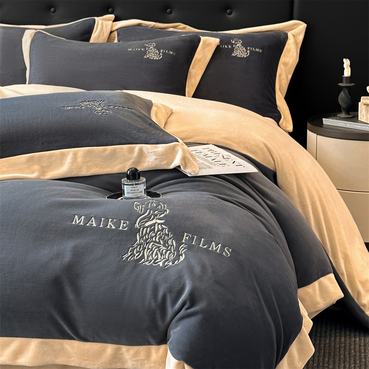 91家纺网 家纺一手货源 找家纺 笙意家纺 2025新款A类牛奶绒加厚卡通刺绣四件套-旺仔 旺仔-绅士灰+香槟