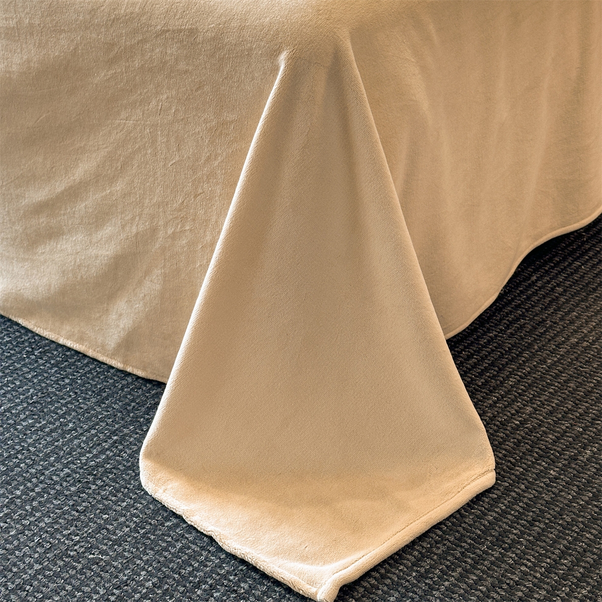 91家纺网 家纺一手货源 找家纺 笙意家纺 2025新款A类牛奶绒加厚卡通刺绣四件套-旺仔 旺仔-绅士灰+香槟