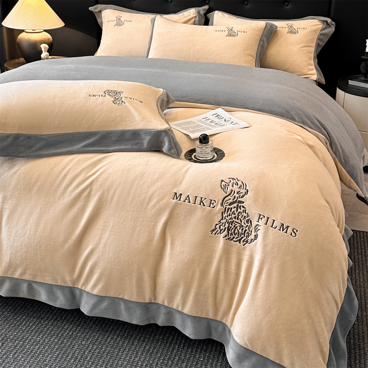 91家纺网 家纺一手货源 找家纺 笙意家纺 2025新款A类牛奶绒加厚卡通刺绣四件套-旺仔 旺仔-香槟+中灰