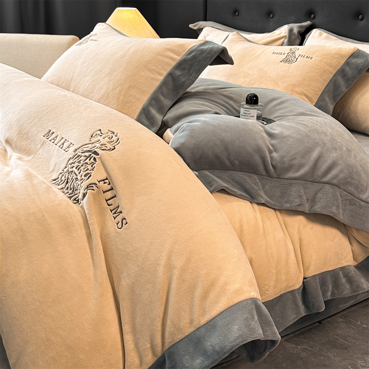 91家纺网 家纺一手货源 找家纺 笙意家纺 2025新款A类牛奶绒加厚卡通刺绣四件套-旺仔 旺仔-香槟+中灰