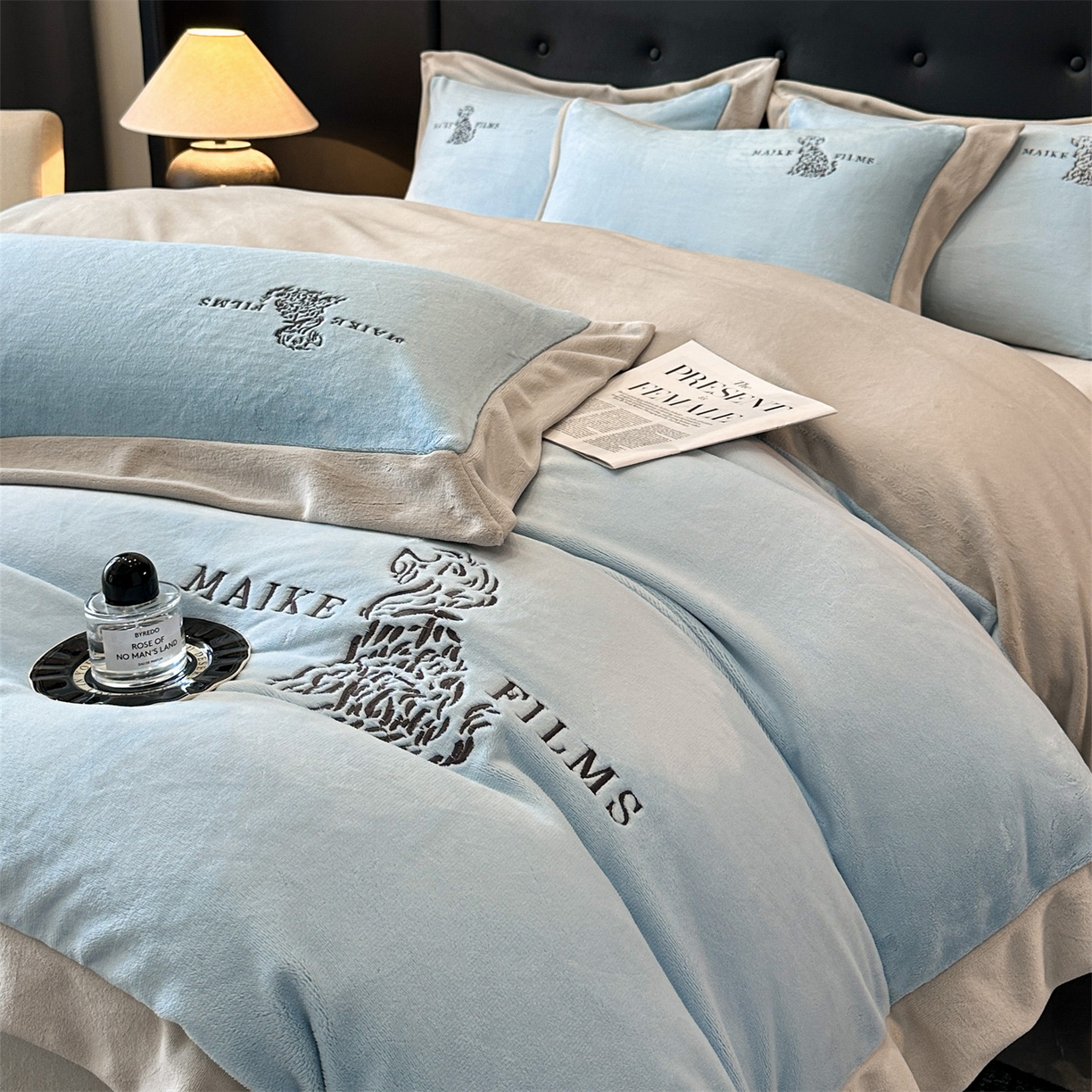 91家纺网 家纺一手货源 找家纺 笙意家纺 2025新款A类牛奶绒加厚卡通刺绣四件套-旺仔 旺仔-婴儿蓝+山灰