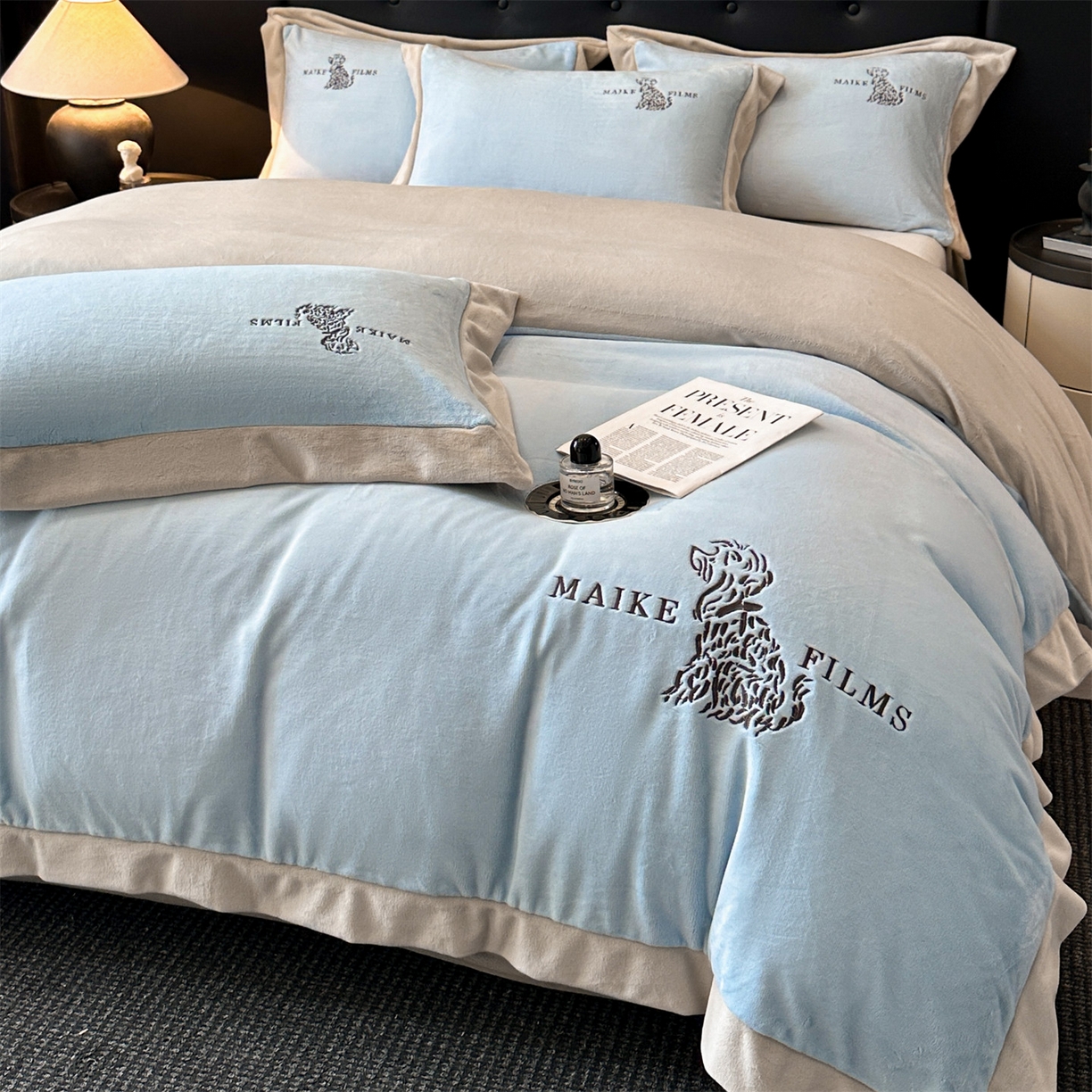 91家纺网 家纺一手货源 找家纺 笙意家纺 2025新款A类牛奶绒加厚卡通刺绣四件套-旺仔 旺仔-婴儿蓝+山灰