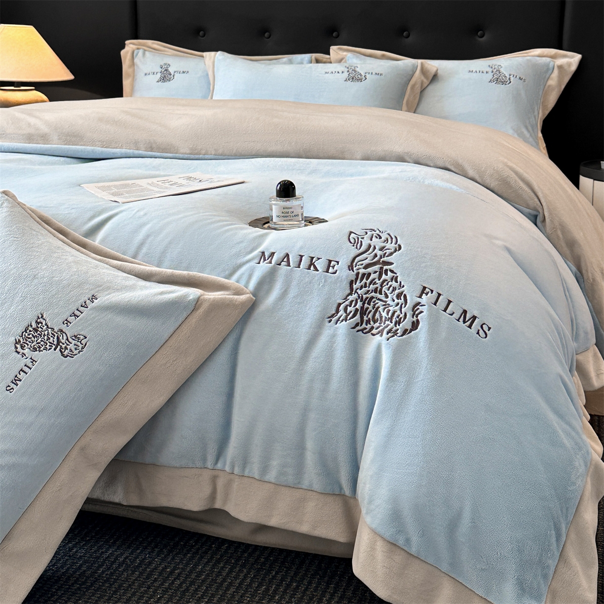 91家纺网 家纺一手货源 找家纺 笙意家纺 2025新款A类牛奶绒加厚卡通刺绣四件套-旺仔 旺仔-婴儿蓝+山灰