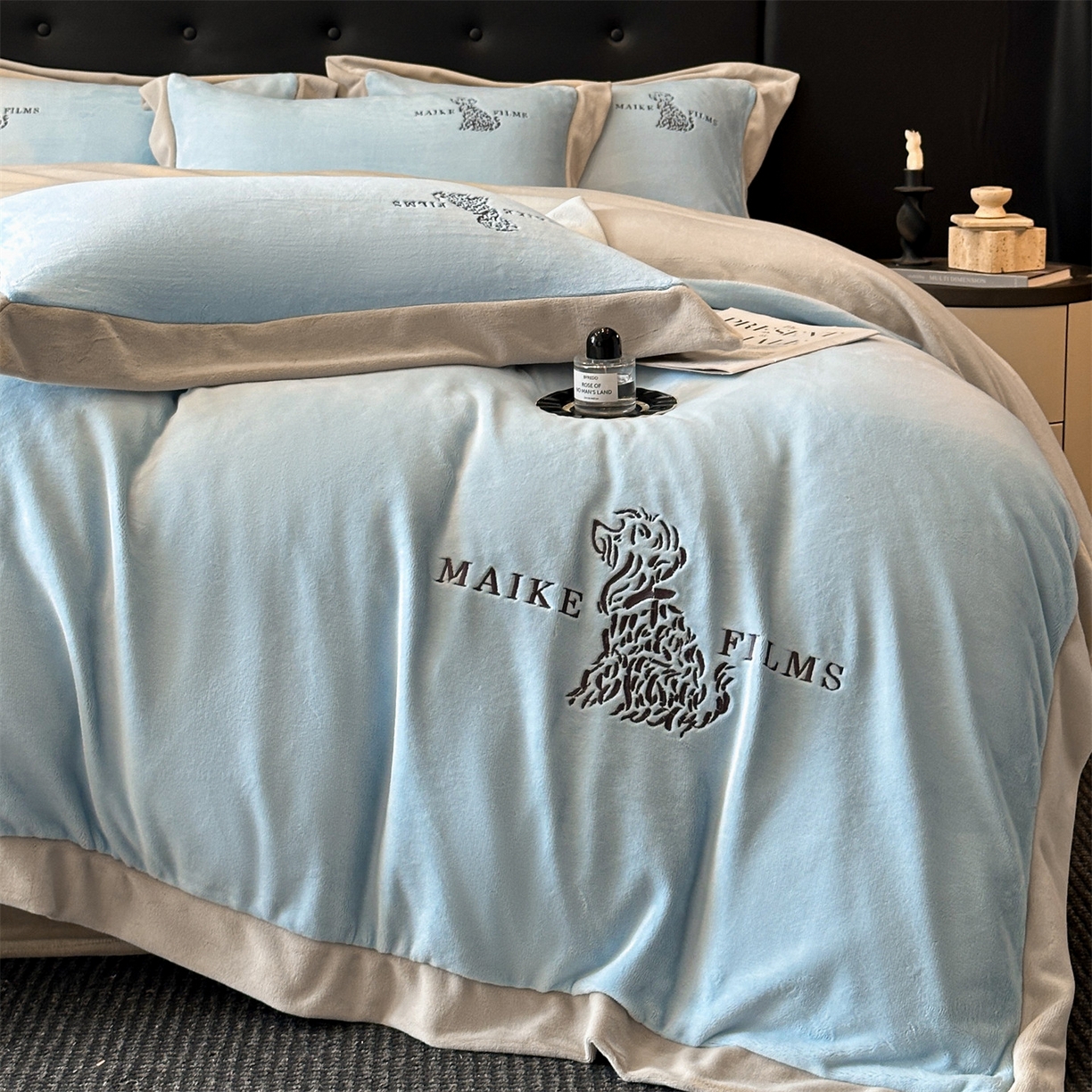 笙意家纺 2025新款A类牛奶绒加厚卡通刺绣四件套-旺仔 旺仔-婴儿蓝+山灰