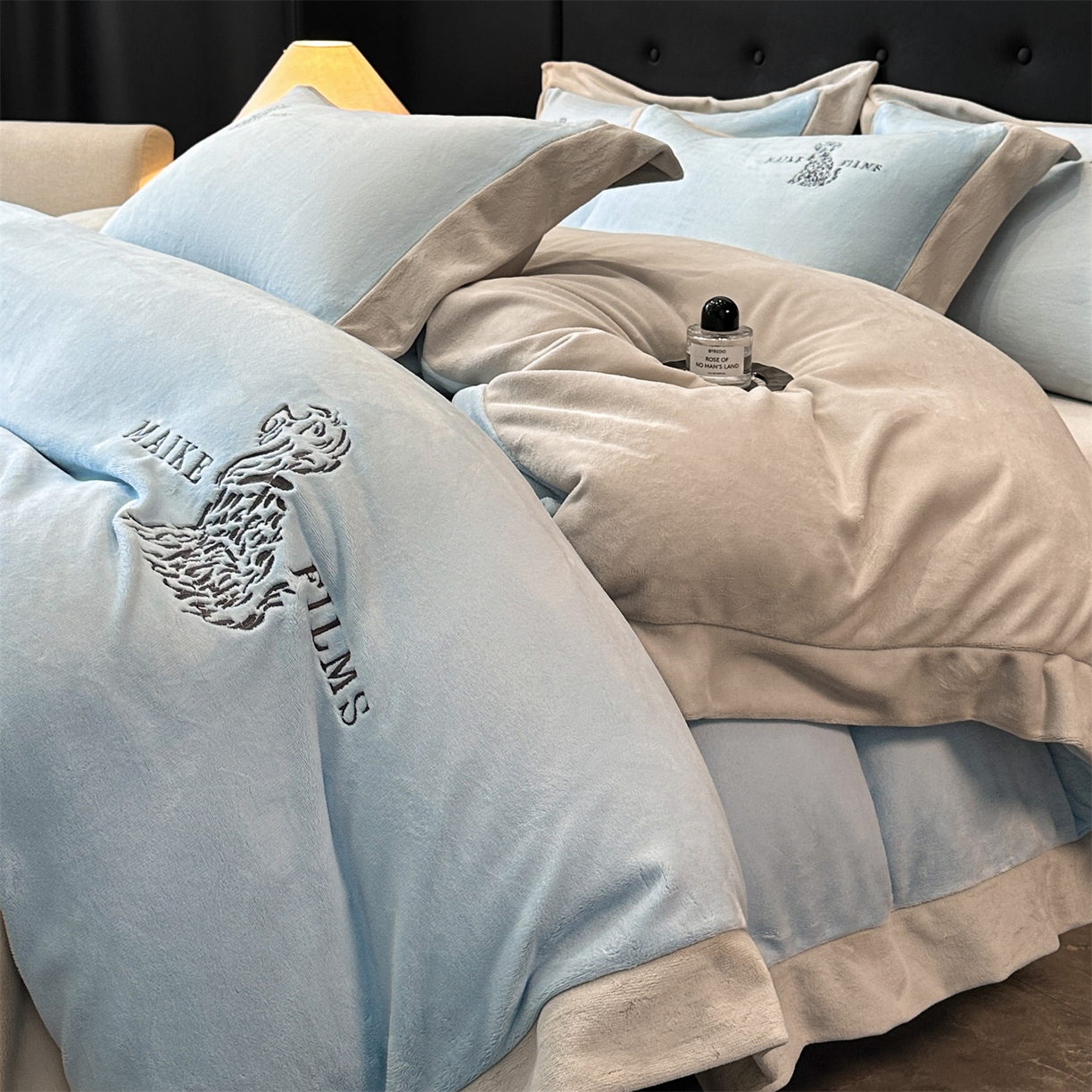 91家纺网 家纺一手货源 找家纺 笙意家纺 2025新款A类牛奶绒加厚卡通刺绣四件套-旺仔 旺仔-婴儿蓝+山灰