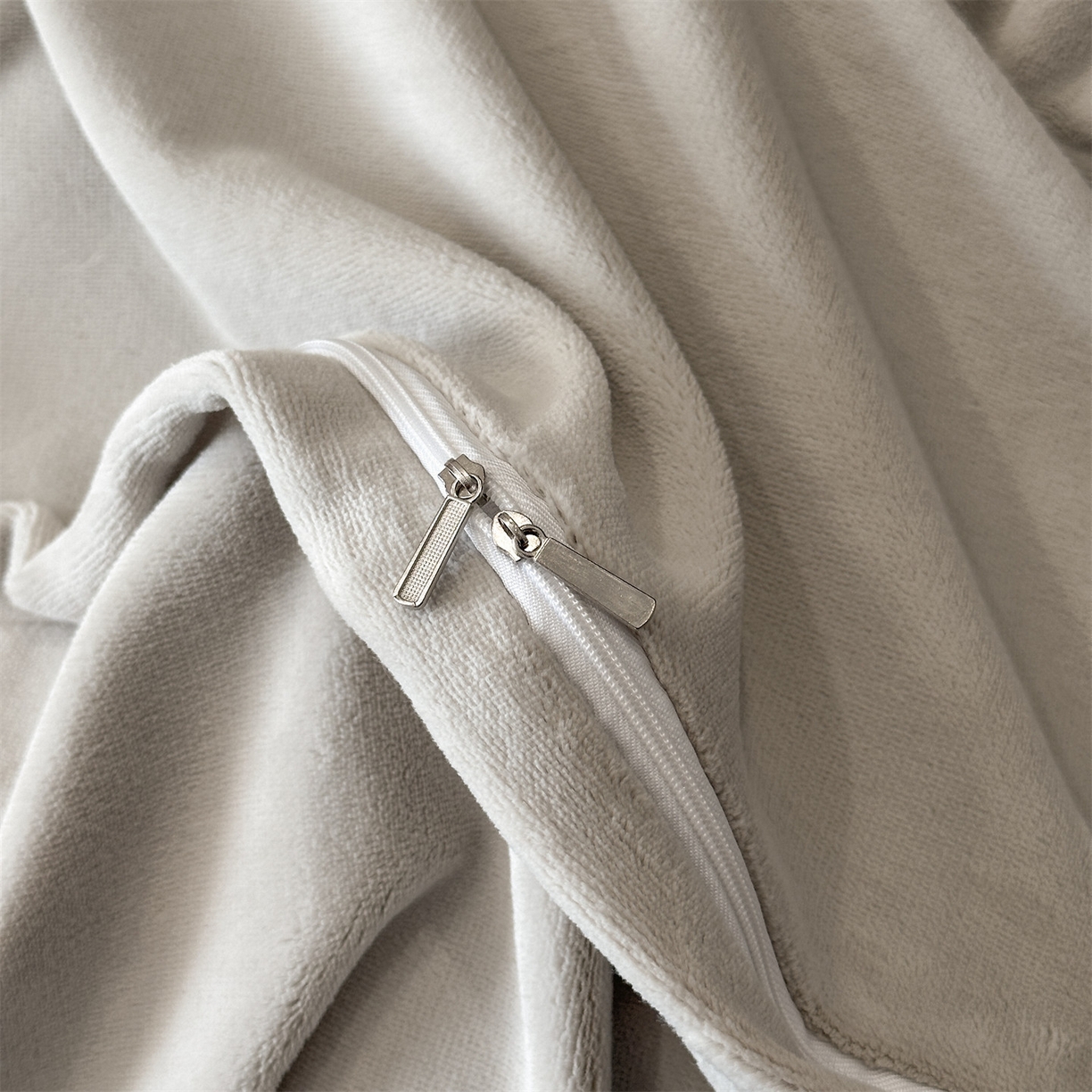 91家纺网 家纺一手货源 找家纺 笙意家纺 2025新款A类牛奶绒加厚卡通刺绣四件套-旺仔 旺仔-婴儿蓝+山灰