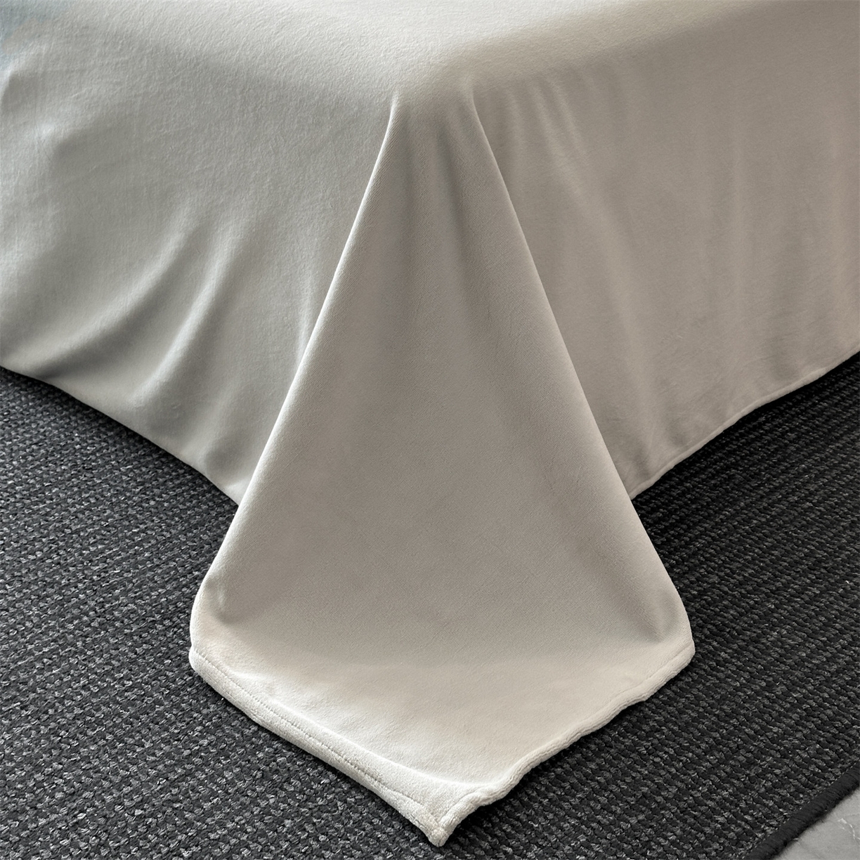 91家纺网 家纺一手货源 找家纺 笙意家纺 2025新款A类牛奶绒加厚卡通刺绣四件套-旺仔 旺仔-婴儿蓝+山灰