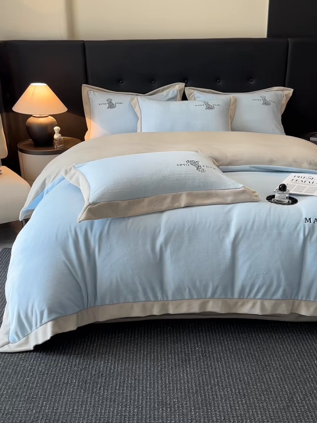 91家纺网 家纺一手货源 找家纺 笙意家纺 2025新款A类牛奶绒加厚卡通刺绣四件套-旺仔 旺仔-婴儿蓝+山灰