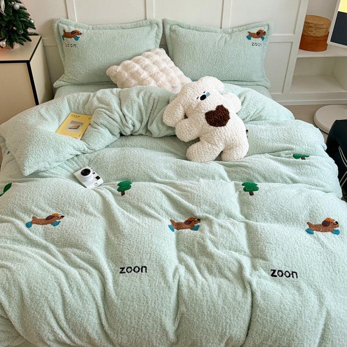 91家纺网 家纺一手货源 找家纺 萝莉家纺 2025新款加厚泰迪绒毛巾绣四件套 腊肠狗蓝