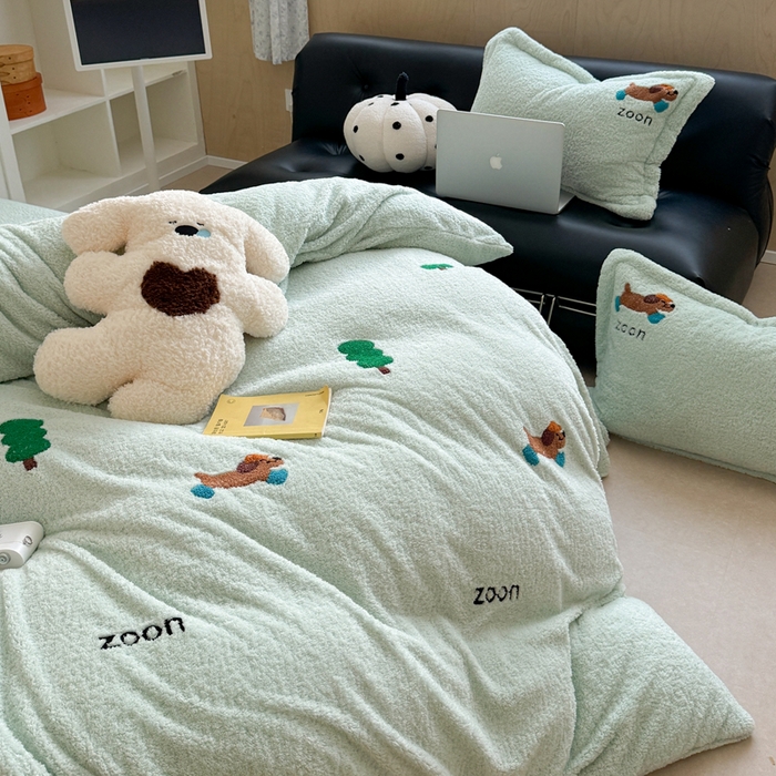 91家纺网 家纺一手货源 找家纺 萝莉家纺 2025新款加厚泰迪绒毛巾绣四件套 腊肠狗蓝