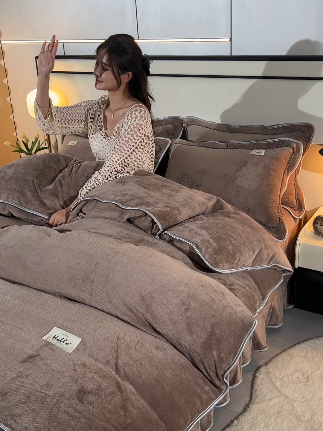 91家纺网 家纺一手货源 找家纺 （总）董成龙2025新款床裙款230克A类全消光婴儿级纯色牛奶绒四件套