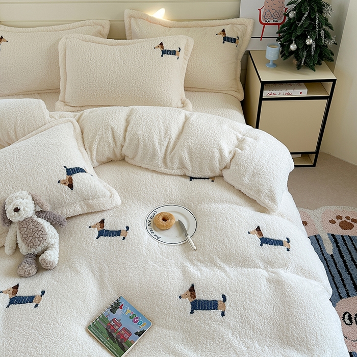 91家纺网 家纺一手货源 找家纺 萝莉家纺 2025新款加厚泰迪绒毛巾绣四件套 可爱狗米白