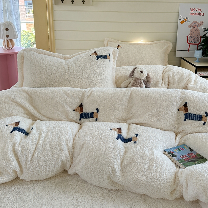 91家纺网 家纺一手货源 找家纺 萝莉家纺 2025新款加厚泰迪绒毛巾绣四件套 可爱狗米白