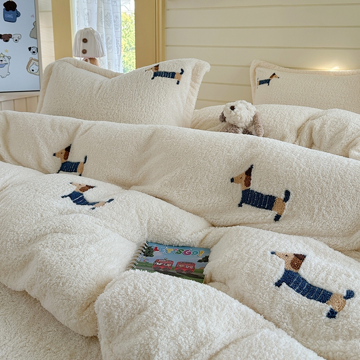 91家纺网 家纺一手货源 找家纺 萝莉家纺 2025新款加厚泰迪绒毛巾绣四件套 可爱狗米白