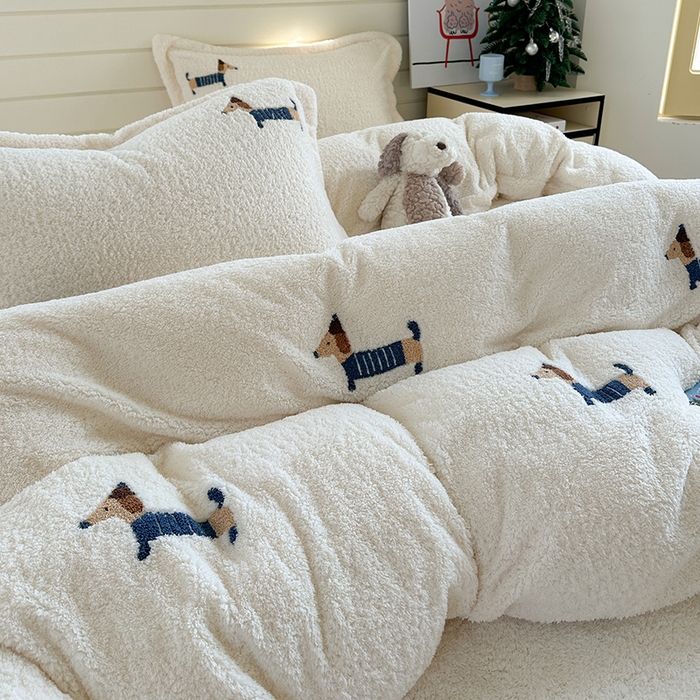 91家纺网 家纺一手货源 找家纺 萝莉家纺 2025新款加厚泰迪绒毛巾绣四件套 可爱狗米白