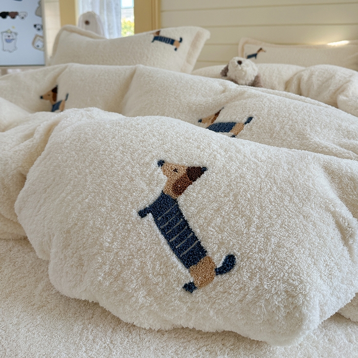 91家纺网 家纺一手货源 找家纺 萝莉家纺 2025新款加厚泰迪绒毛巾绣四件套 可爱狗米白