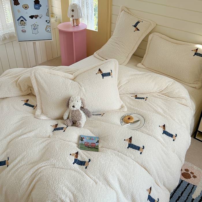 91家纺网 家纺一手货源 找家纺 萝莉家纺 2025新款加厚泰迪绒毛巾绣四件套 可爱狗米白