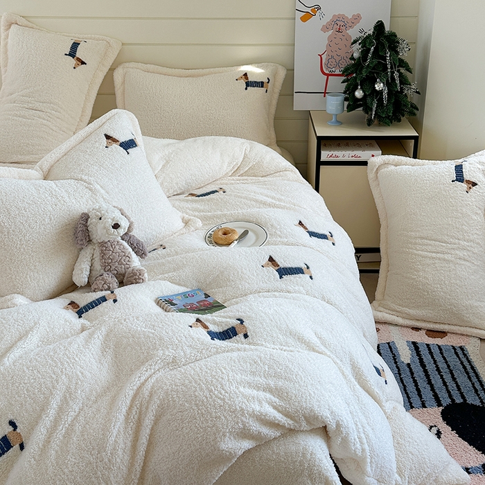 91家纺网 家纺一手货源 找家纺 萝莉家纺 2025新款加厚泰迪绒毛巾绣四件套 可爱狗米白