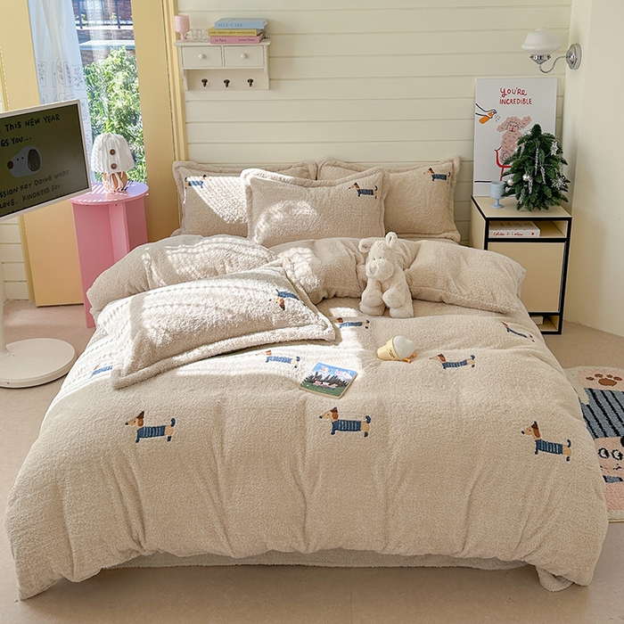 萝莉家纺 2025新款加厚泰迪绒毛巾绣四件套 可爱狗深米