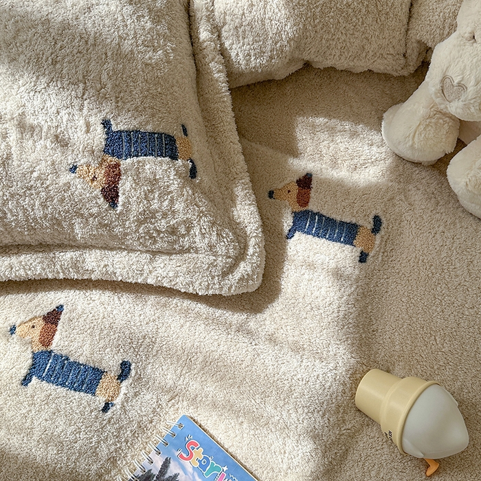 91家纺网 家纺一手货源 找家纺 萝莉家纺 2025新款加厚泰迪绒毛巾绣四件套 可爱狗深米
