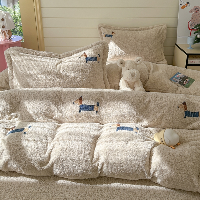 91家纺网 家纺一手货源 找家纺 萝莉家纺 2025新款加厚泰迪绒毛巾绣四件套 可爱狗深米