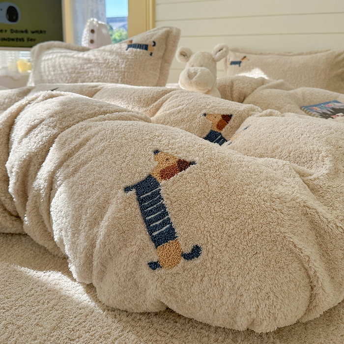 91家纺网 家纺一手货源 找家纺 萝莉家纺 2025新款加厚泰迪绒毛巾绣四件套 可爱狗深米