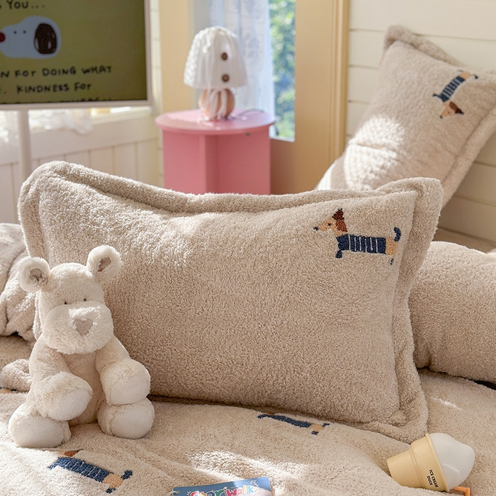 91家纺网 家纺一手货源 找家纺 萝莉家纺 2025新款加厚泰迪绒毛巾绣四件套 可爱狗深米