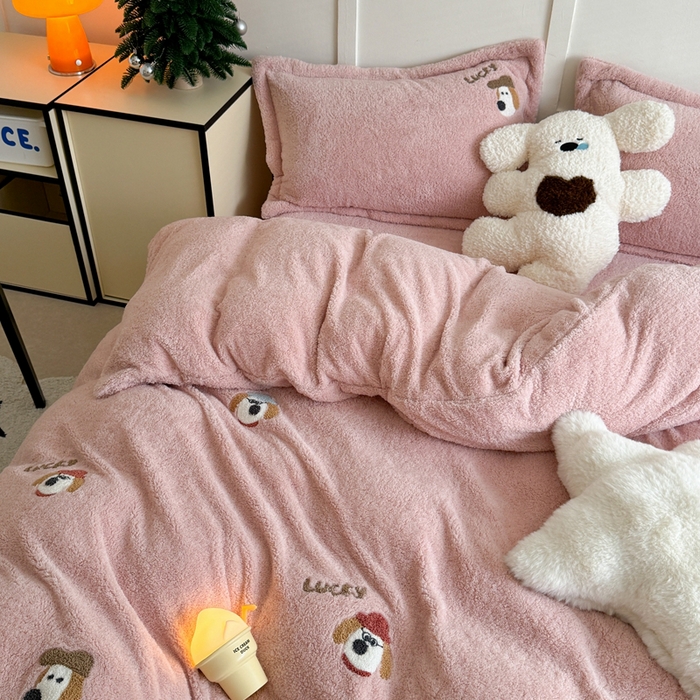 91家纺网 家纺一手货源 找家纺 萝莉家纺 2025新款加厚泰迪绒毛巾绣四件套 礼帽狗