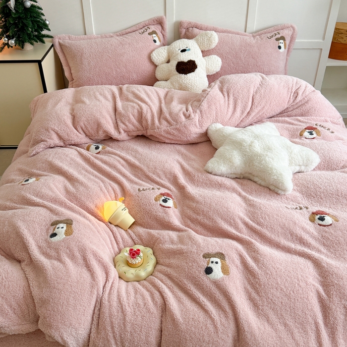 91家纺网 家纺一手货源 找家纺 萝莉家纺 2025新款加厚泰迪绒毛巾绣四件套 礼帽狗