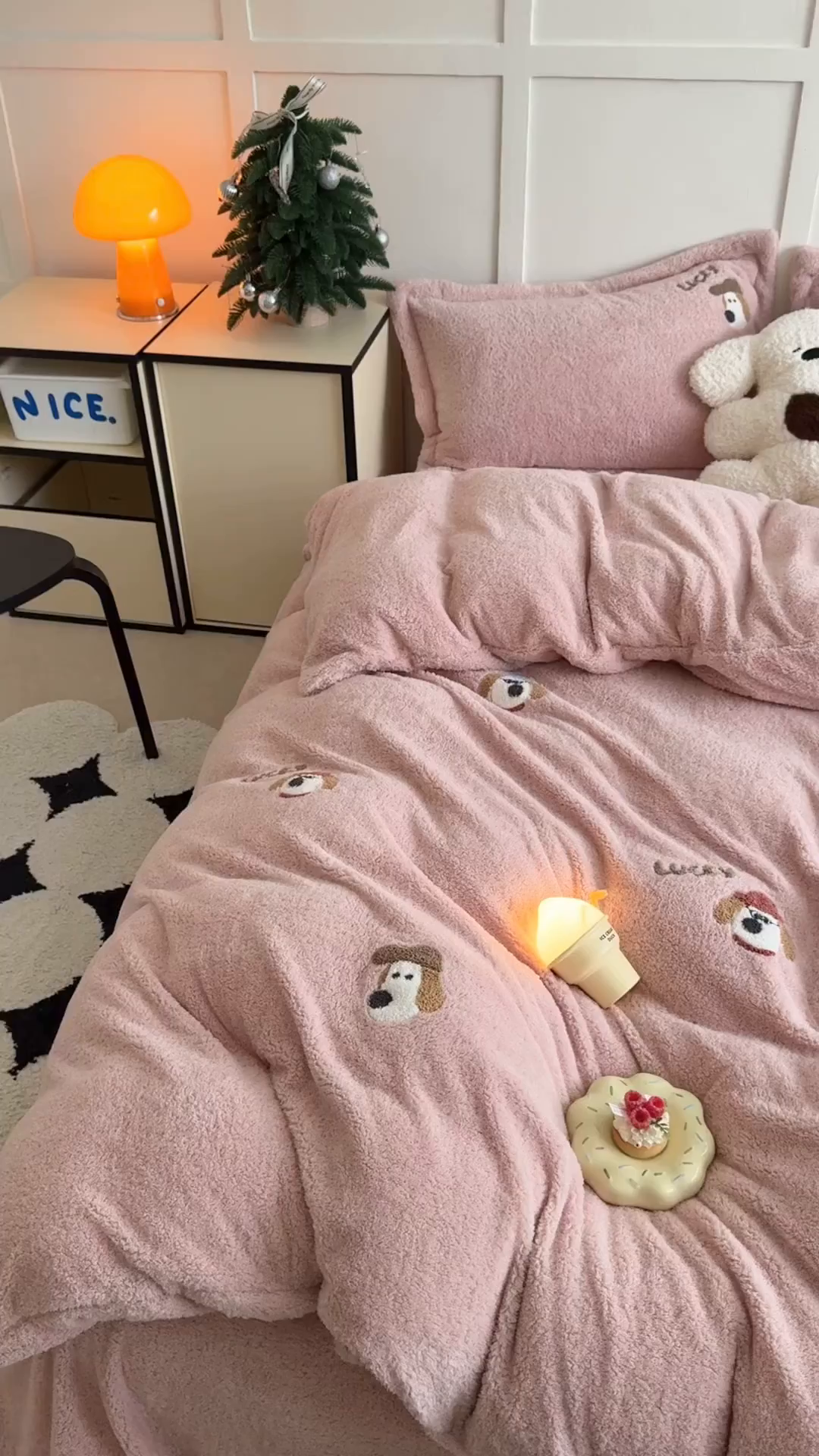 91家纺网 家纺一手货源 找家纺 萝莉家纺 2025新款加厚泰迪绒毛巾绣四件套 礼帽狗