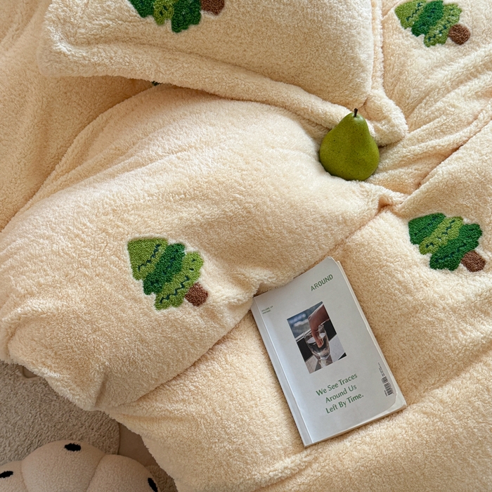 91家纺网 家纺一手货源 找家纺 萝莉家纺 2025新款加厚泰迪绒毛巾绣四件套 圣诞树黄