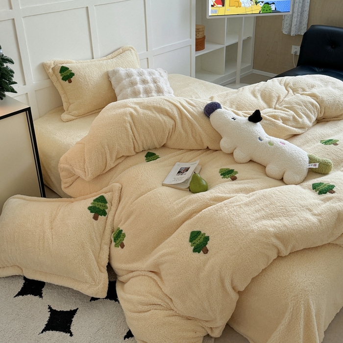 91家纺网 家纺一手货源 找家纺 萝莉家纺 2025新款加厚泰迪绒毛巾绣四件套 圣诞树黄