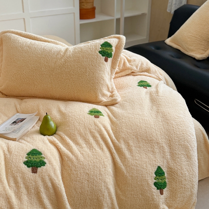 91家纺网 家纺一手货源 找家纺 萝莉家纺 2025新款加厚泰迪绒毛巾绣四件套 圣诞树黄