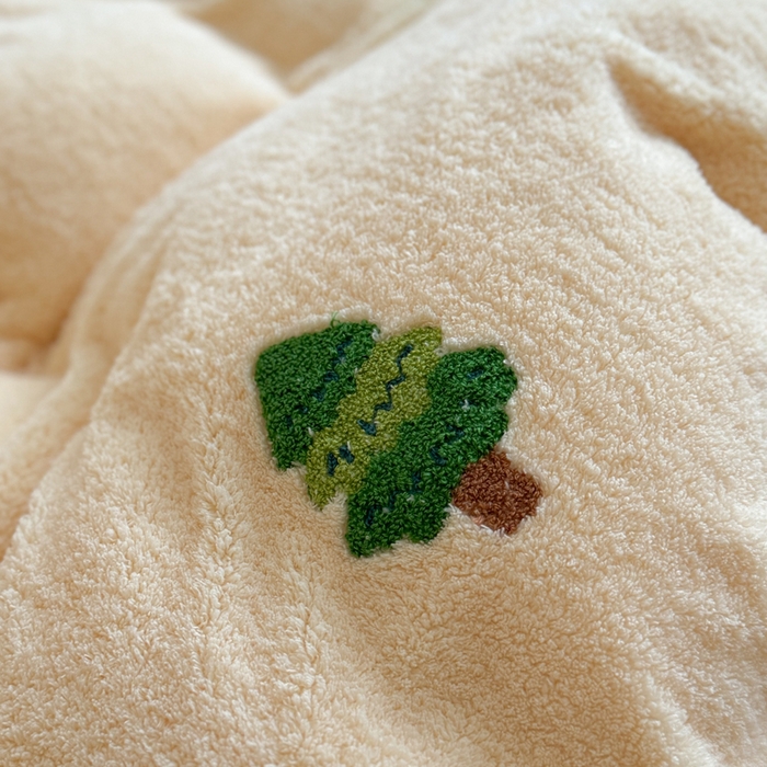 91家纺网 家纺一手货源 找家纺 萝莉家纺 2025新款加厚泰迪绒毛巾绣四件套 圣诞树黄