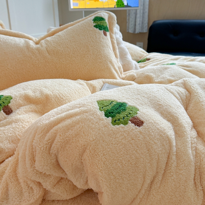 91家纺网 家纺一手货源 找家纺 萝莉家纺 2025新款加厚泰迪绒毛巾绣四件套 圣诞树黄