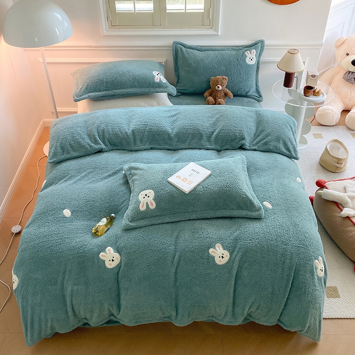 91家纺网 家纺一手货源 找家纺 萝莉家纺 2025新款加厚泰迪绒毛巾绣四件套 小免蓝