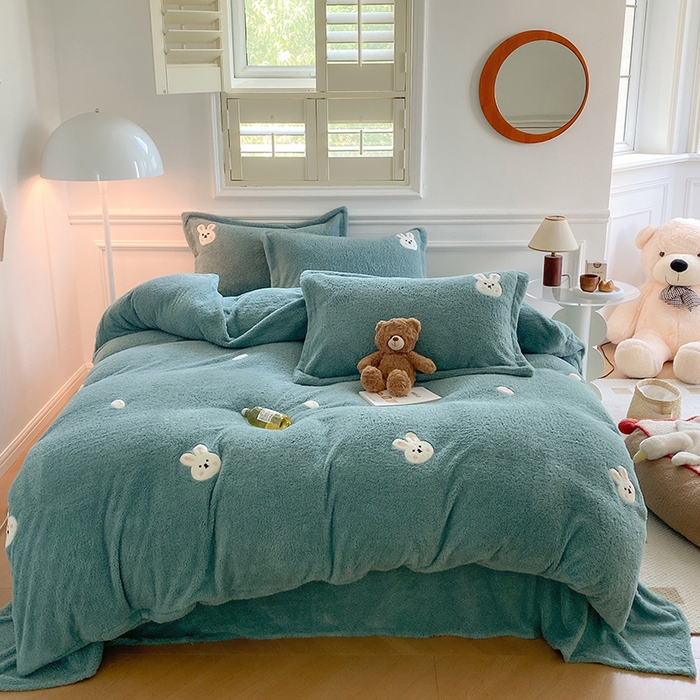 91家纺网 家纺一手货源 找家纺 萝莉家纺 2025新款加厚泰迪绒毛巾绣四件套 小免蓝