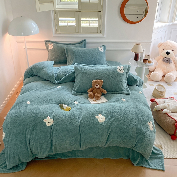 91家纺网 家纺一手货源 找家纺 萝莉家纺 2025新款加厚泰迪绒毛巾绣四件套 小免蓝